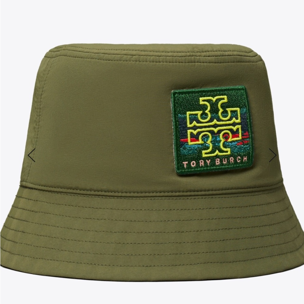 Tory Burch LIGHT OLIVE GREEN REVERSIBLE NYLON BUCKET HAT